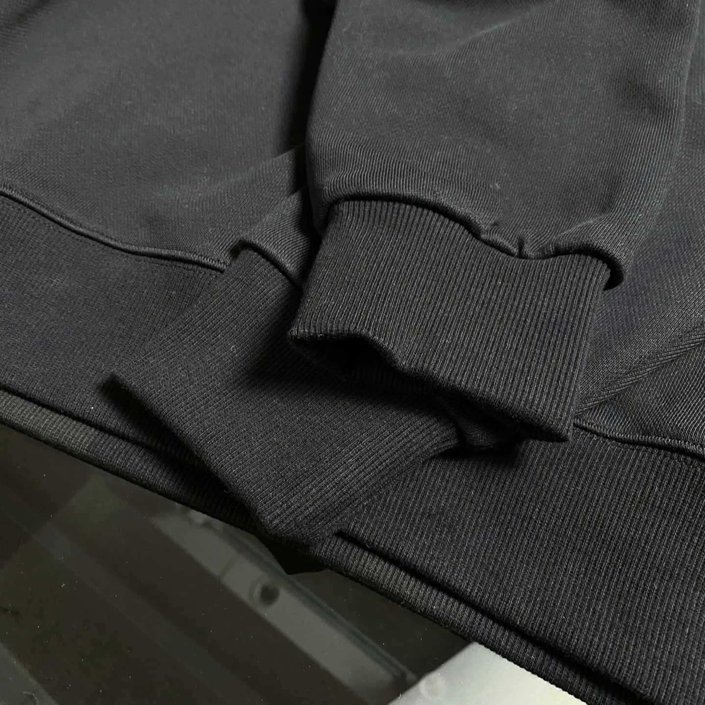 AMI/Love Embroidery-Pure cotton round neck heavy sweater, simple and exquisite logo love letter embroidery🪡LOGO logo 2026New Arrival-Original development/100% cotton Fashion Versatile-Light luxury trend Three standards complete-Premium Quality Size: S-XL Color: Black.White.Green.Apricot.